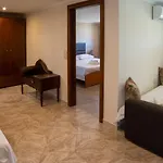 Rea Hotel *